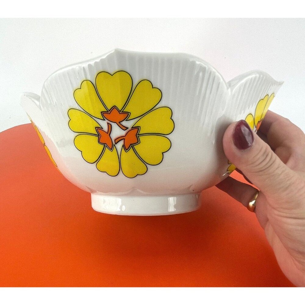 Vintage 60s rice service bowl, white lotus ribbed, 6 petals, yellow flower print